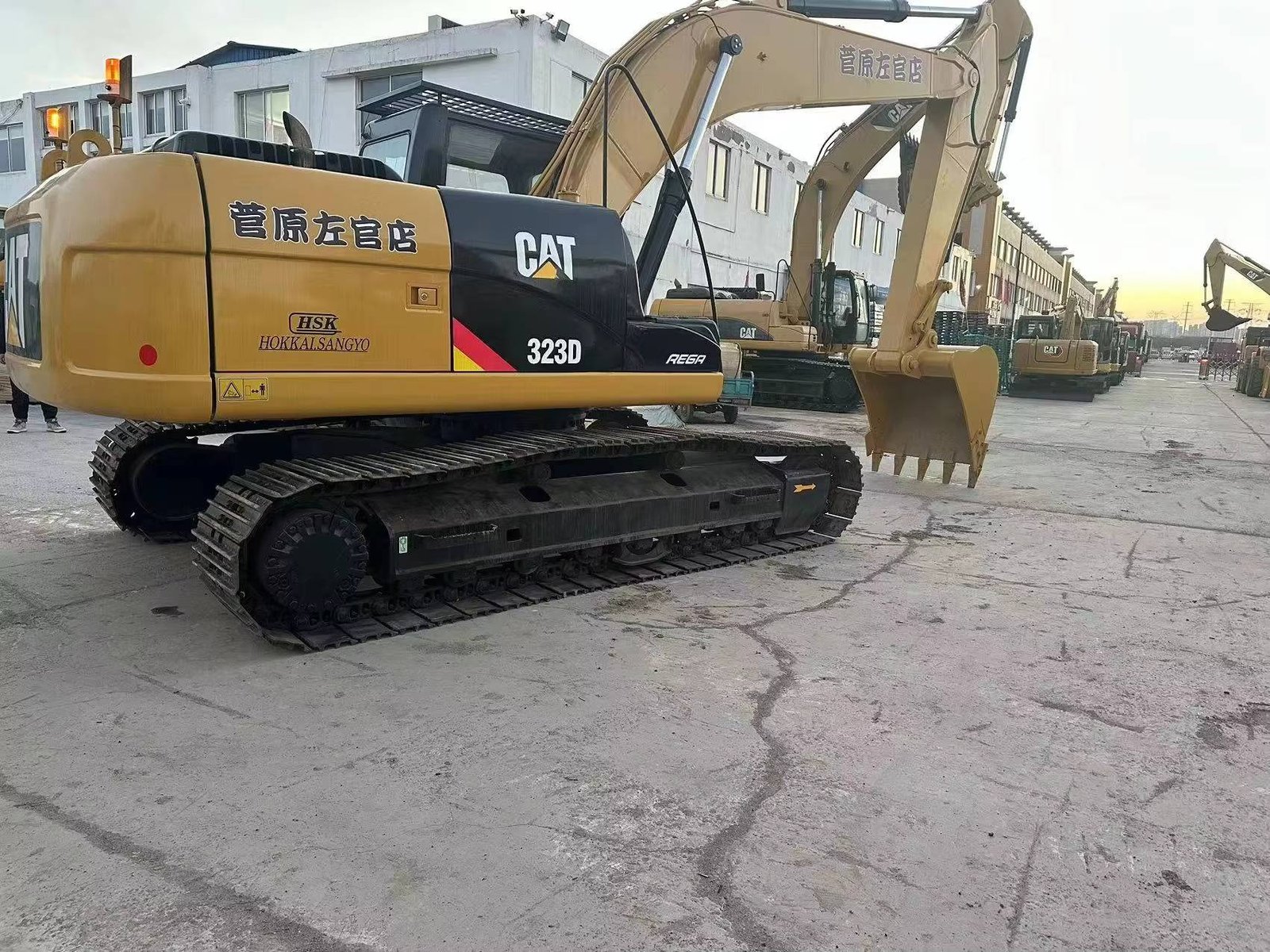 Used construction equipment – view 3