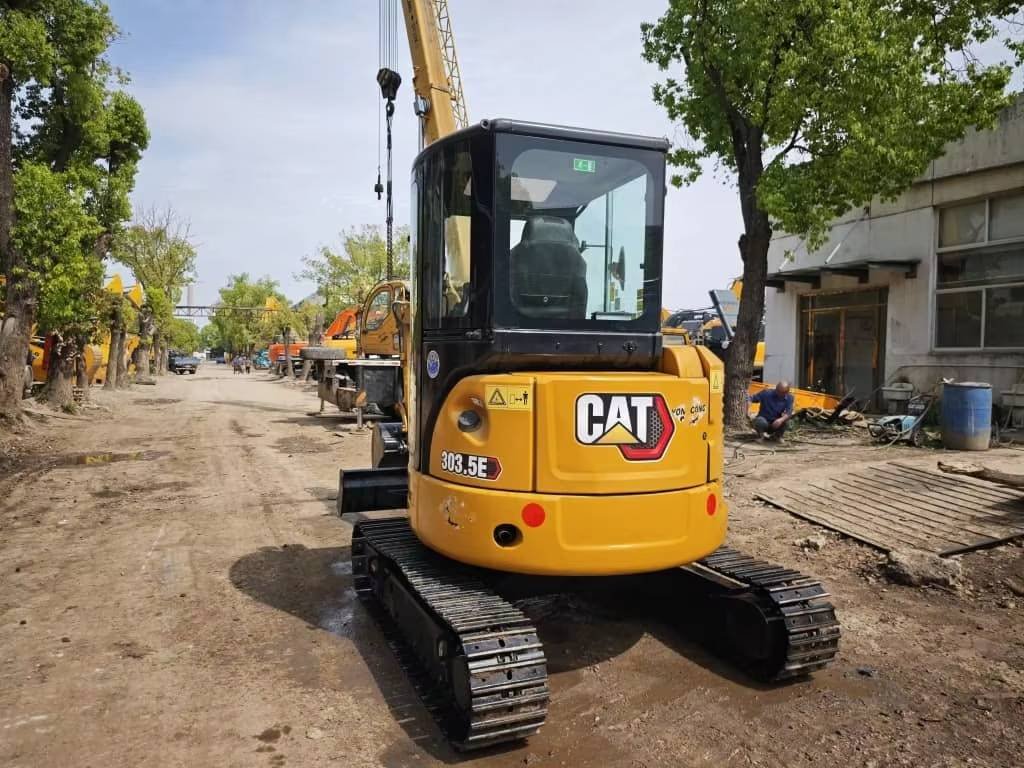 Used construction equipment – view 3