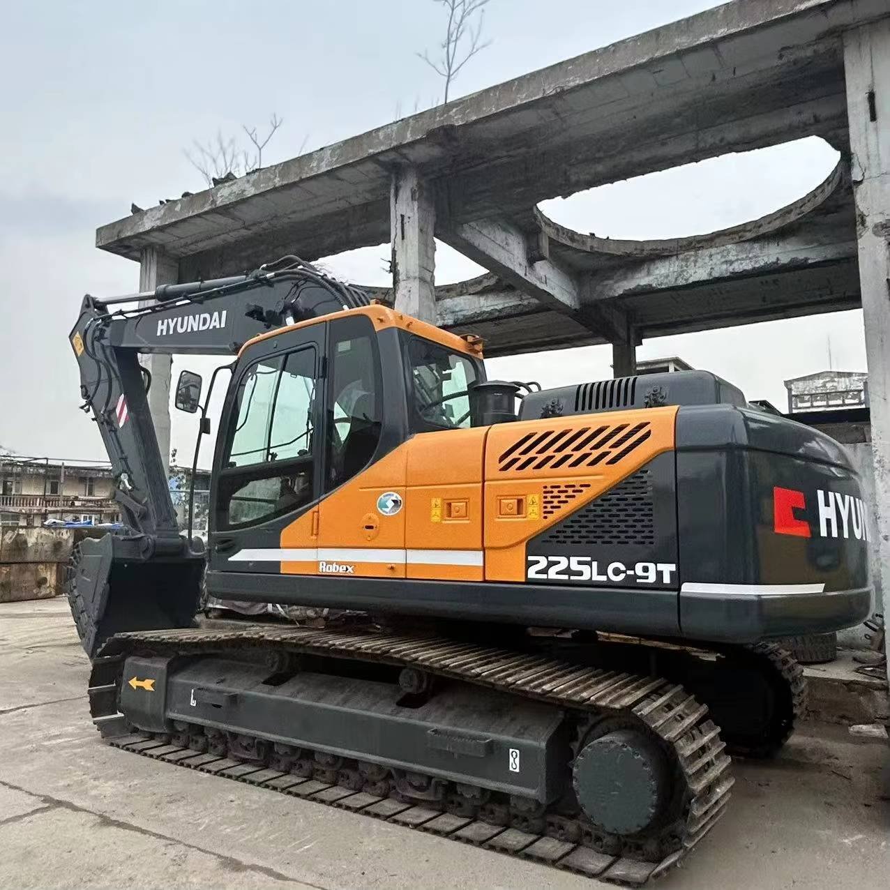 Used construction equipment – view 3