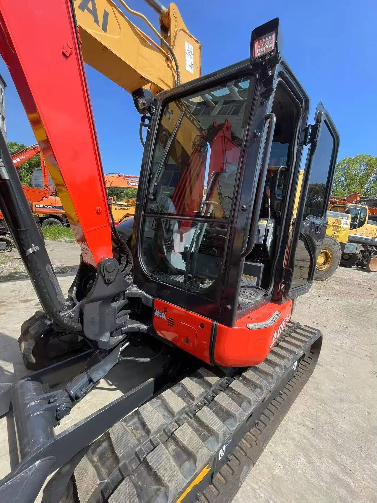 Used construction equipment – view 3