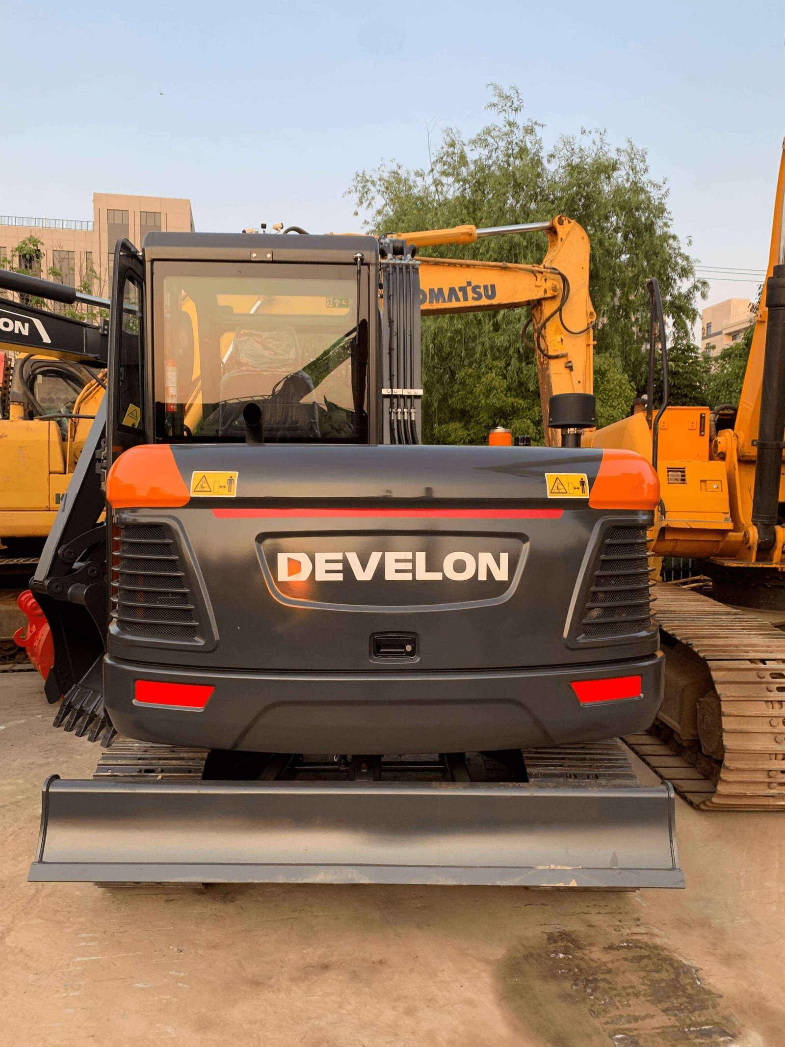 Used construction equipment – view 3