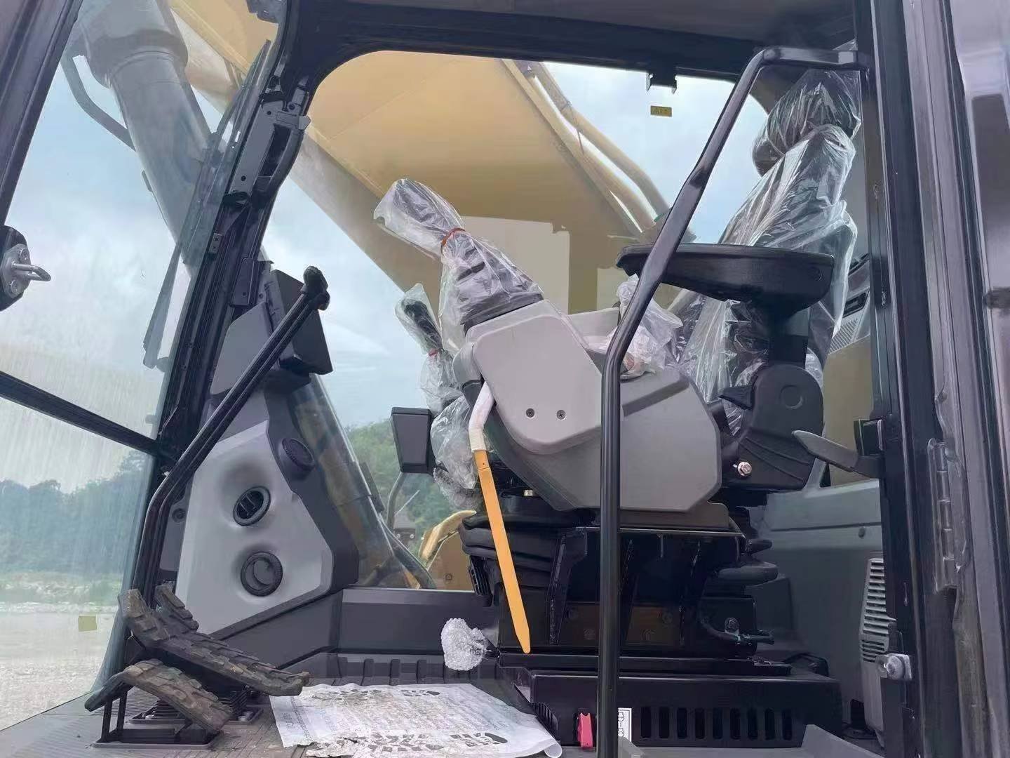 Used construction equipment – view 4