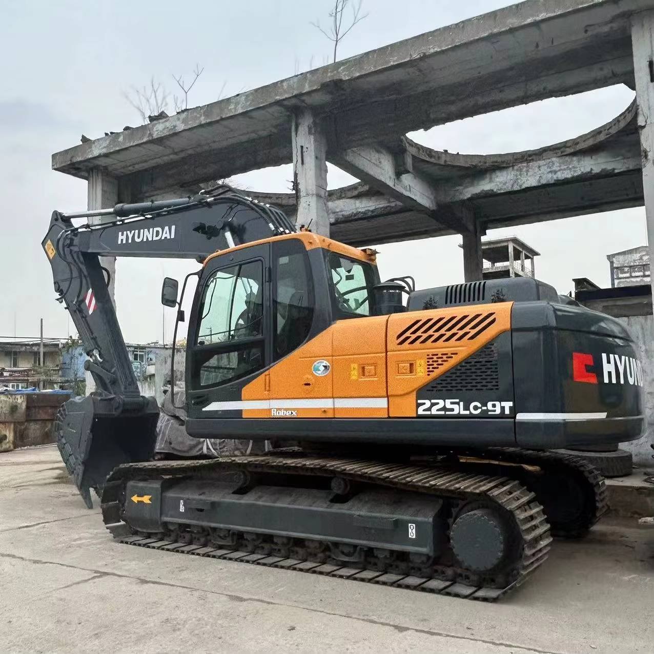 Used construction equipment – view 4