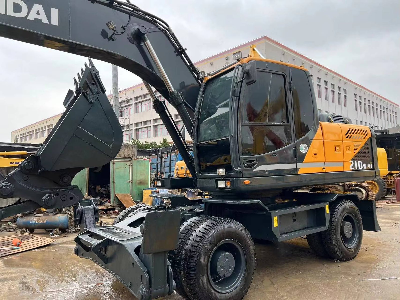 Used construction equipment – view 4