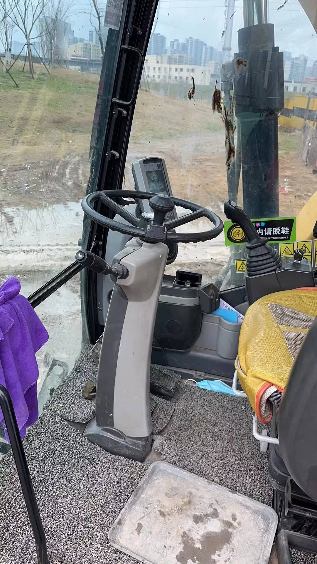 Used construction equipment – view 4