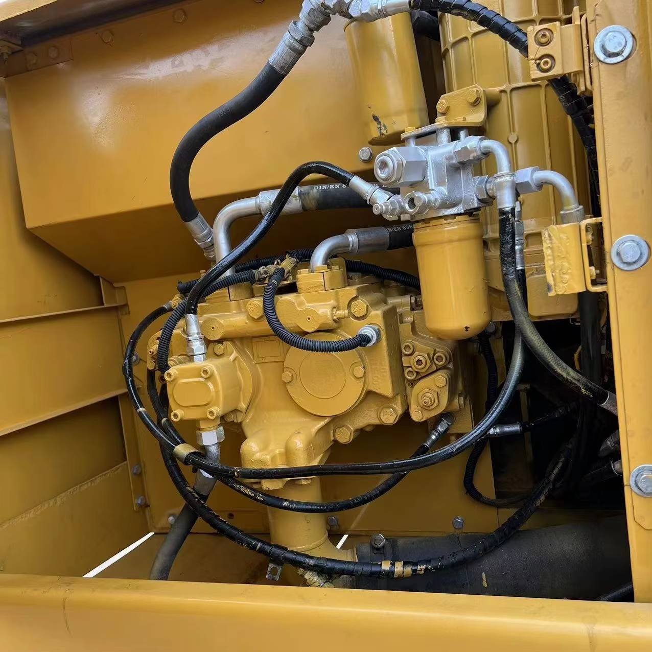 Used construction equipment – view 5