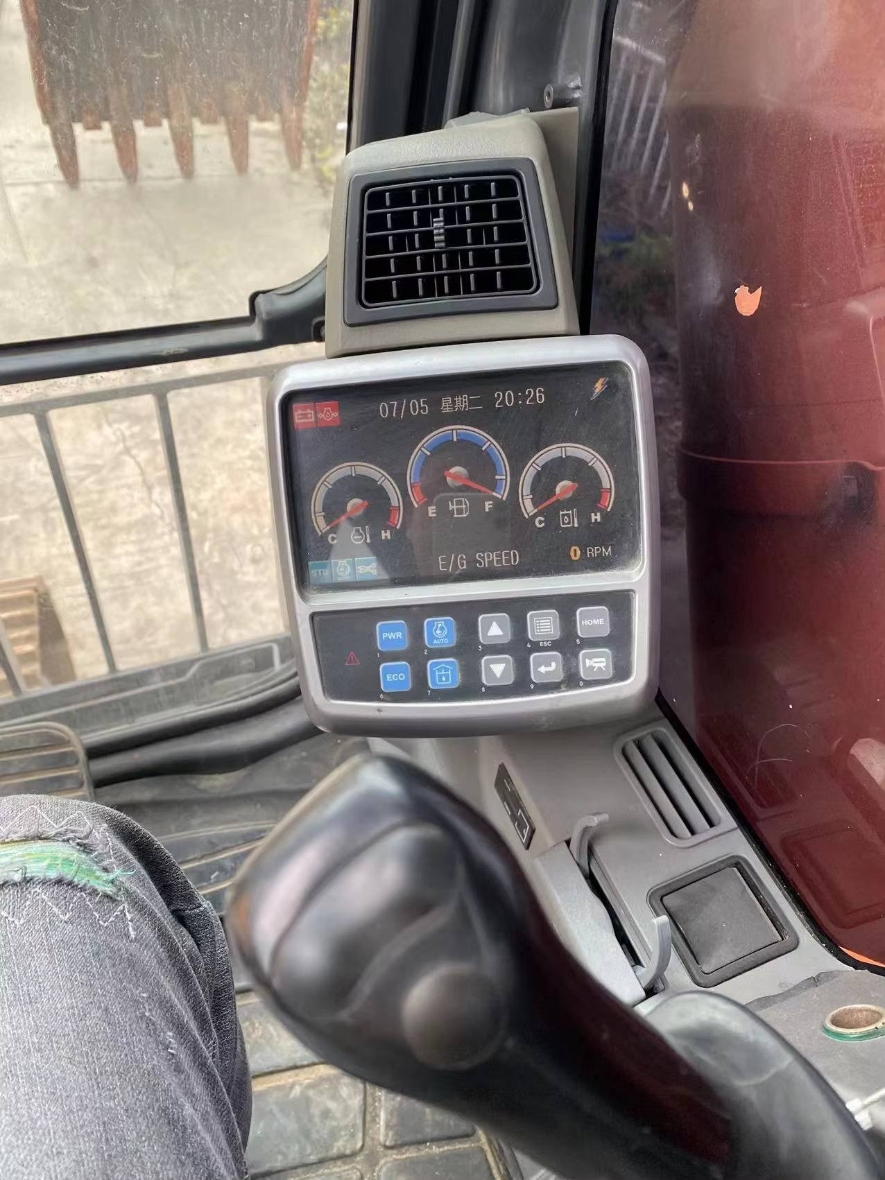 Used construction equipment – view 6